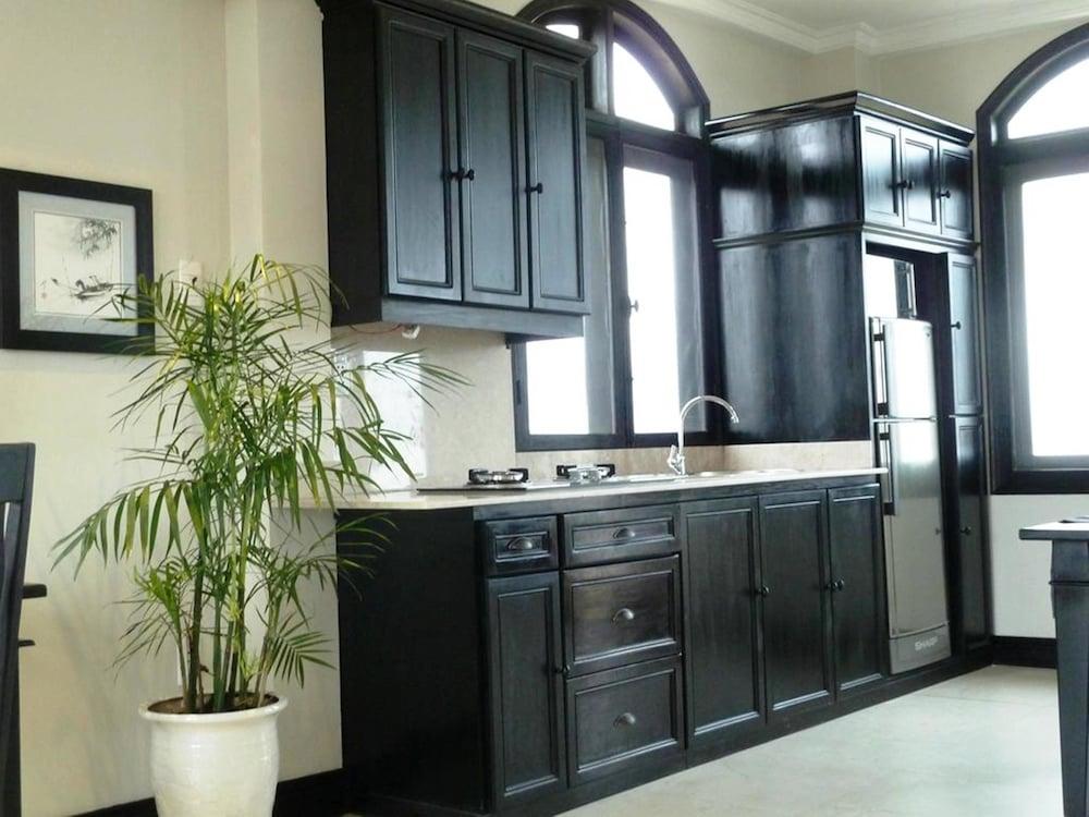 Hamilton Oceanview Villa — 6