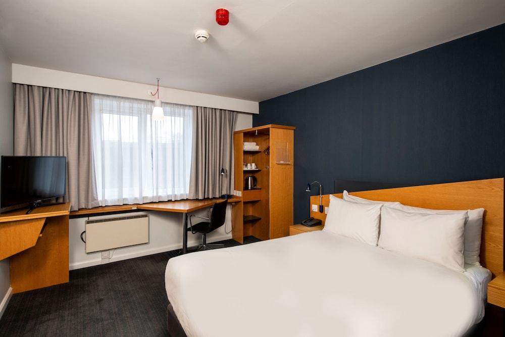 Holiday Inn Express Newport — 8