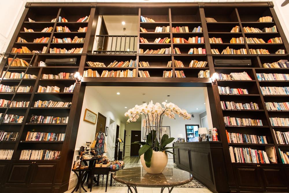 THE ALCOVE LIBRARY HOTEL — 3