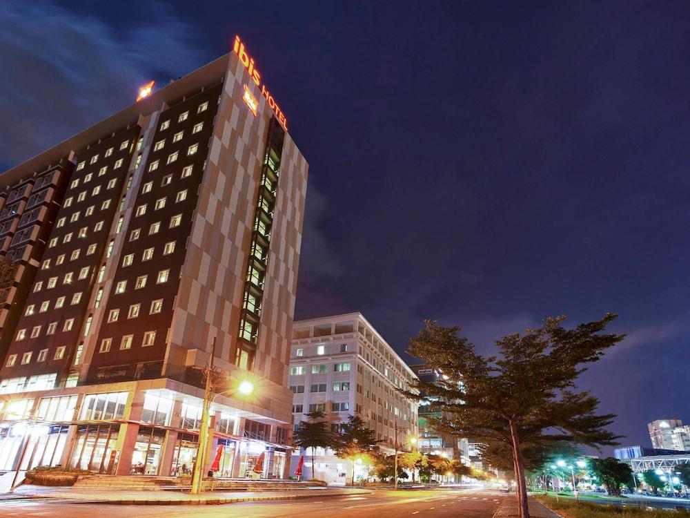 Ibis Saigon South — 2
