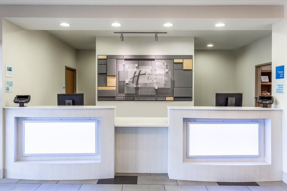 HOLIDAY INN EXPRESS HOTEL & SUITES ALBERT LEA - I-35 — 8
