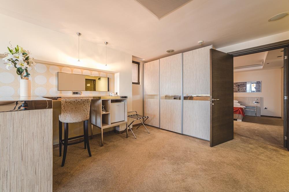 Hotel Residence — 9
