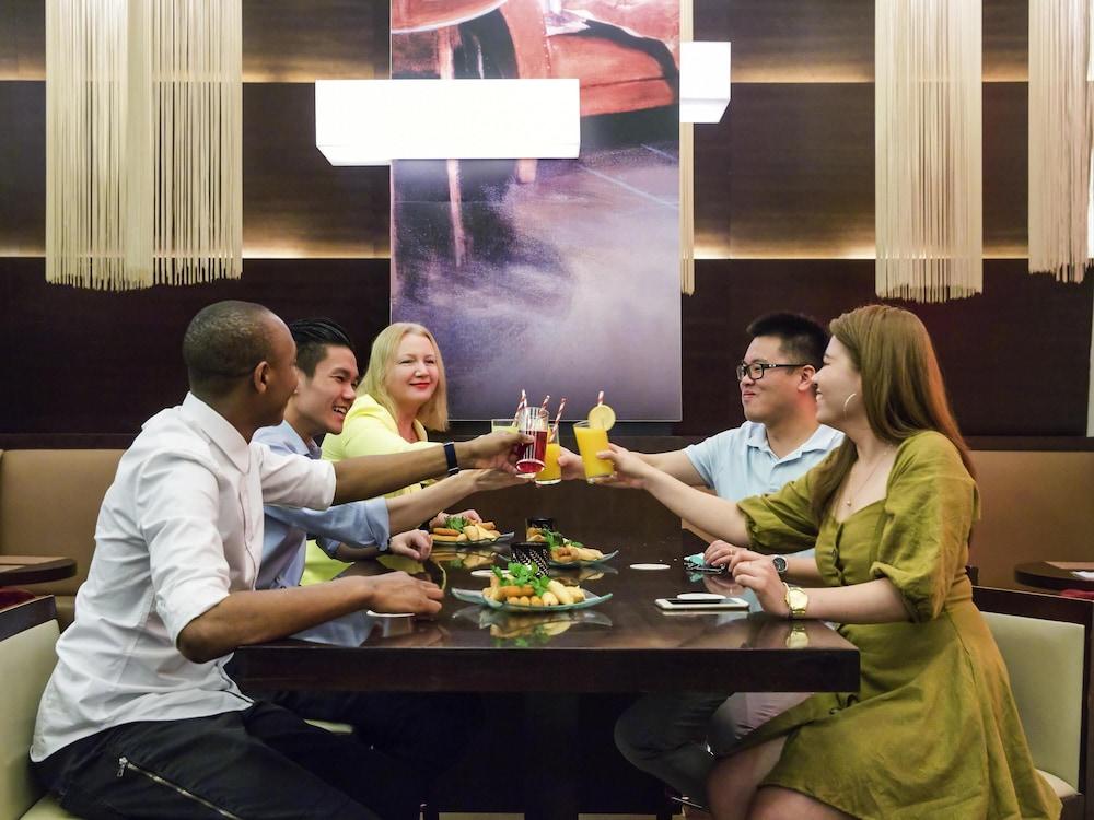 Novotel Deira Creekside Dubai — 8