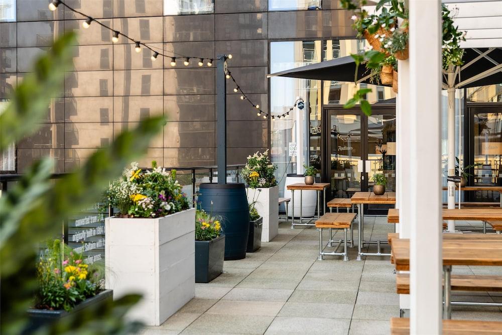 Radisson Hotel Manchester City Centre, A Verified Net Zero Hotel — 7