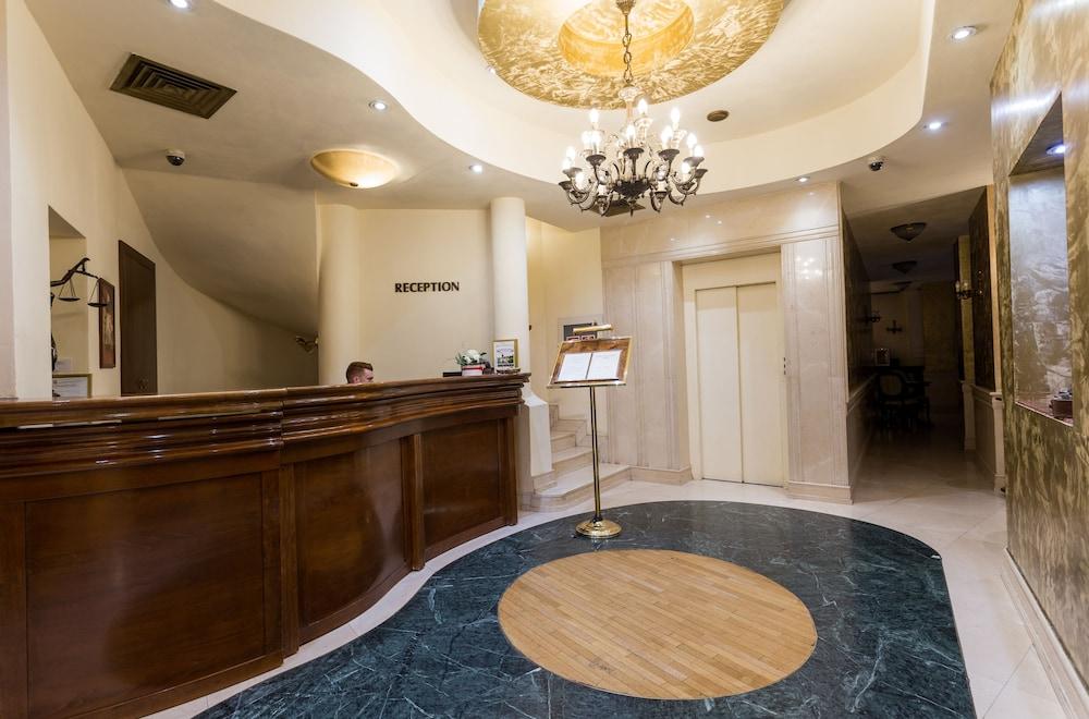 OPERA HOTEL 93196 — 2