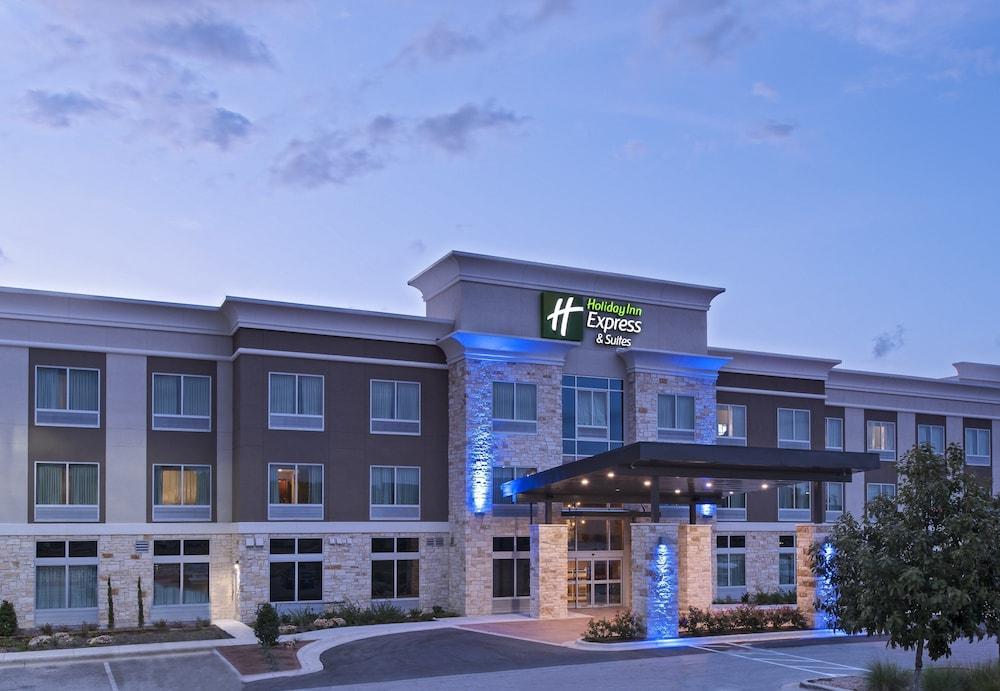 Holiday Inn Express & Suites Austin NW — 2