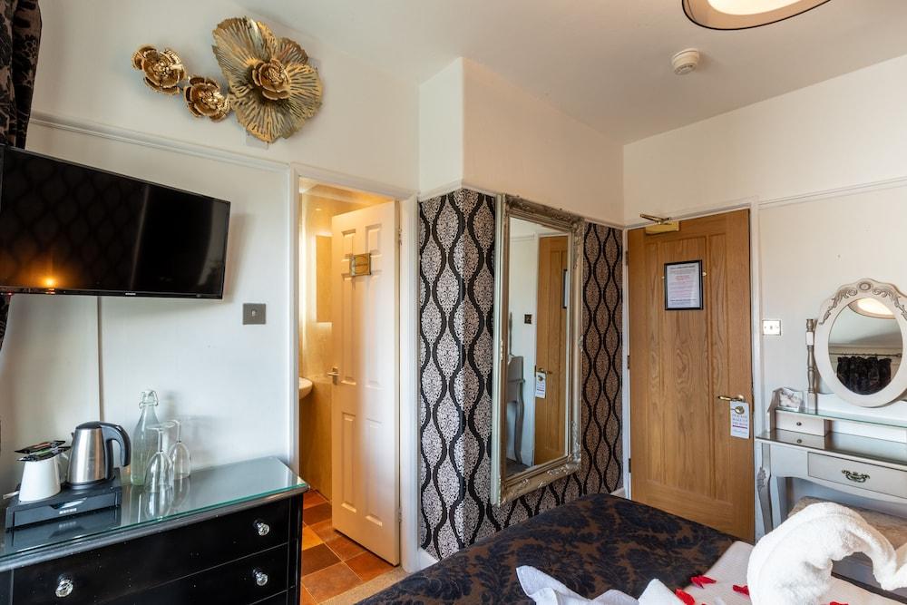 Holly Lodge Guest House — 10