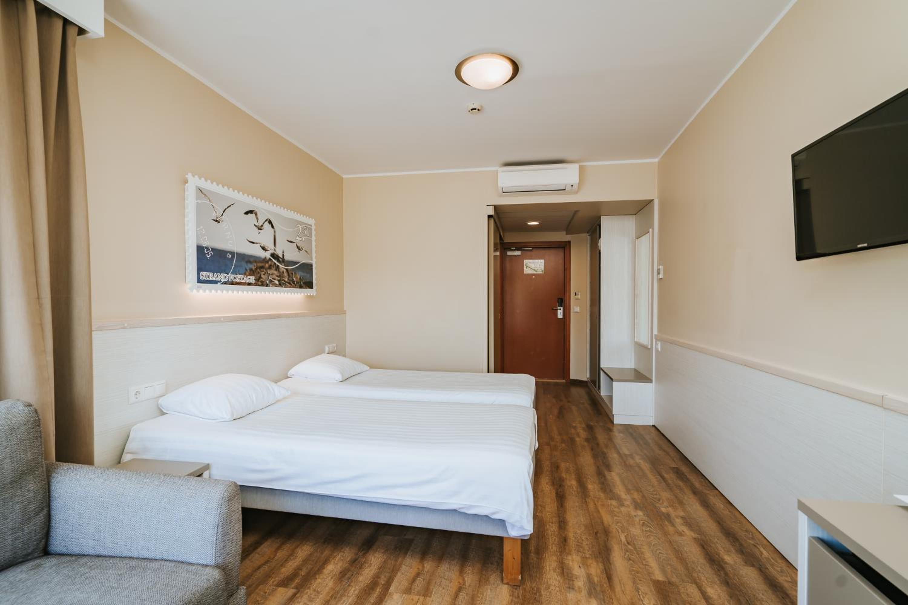 STRAND SPA & CONFERENCE HOTEL 911755 — 10