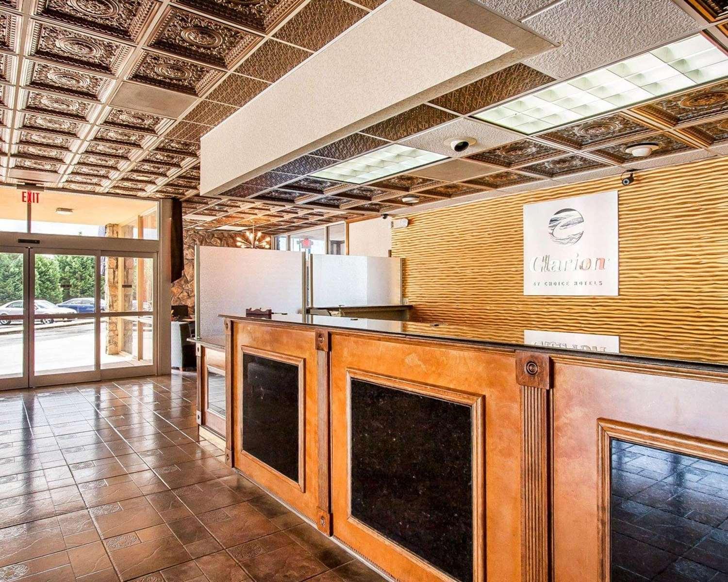 Clarion Inn & Suites University Center — 6