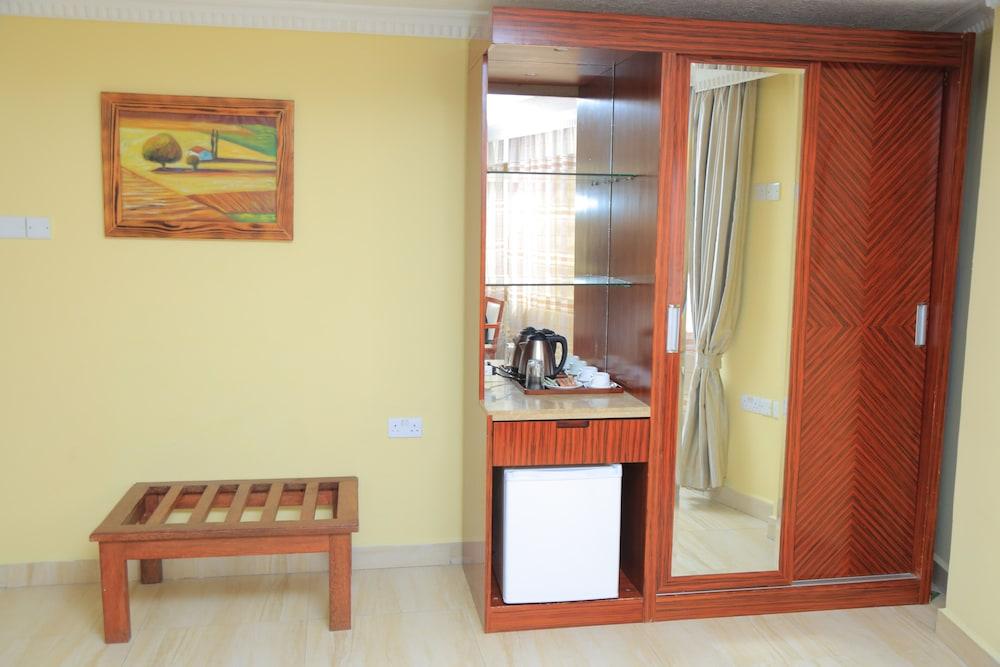 Tiffany Diamond Hotel Indira Gandhi Street — 8