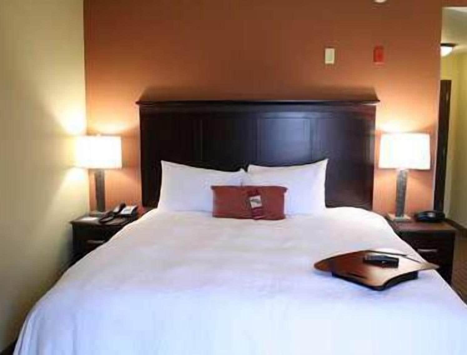 Hampton Inn and Suites Sevierville at Stadium Drive — 8