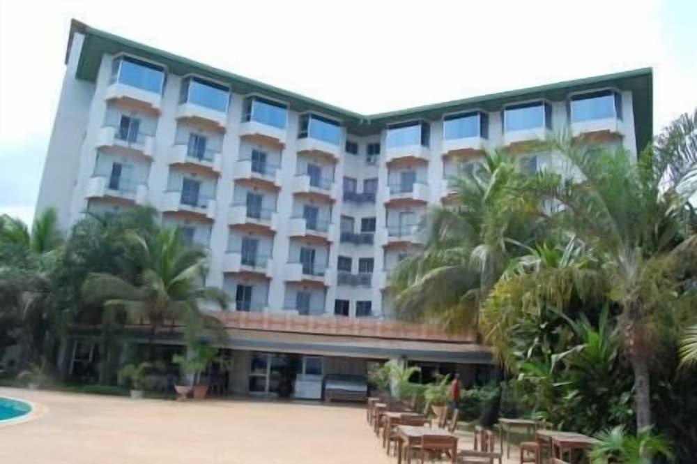 Mariador Palace — 1