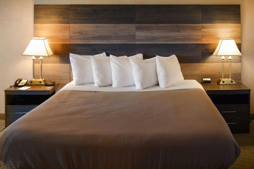 Clarion Hotel Philadelphia International Airport — 4