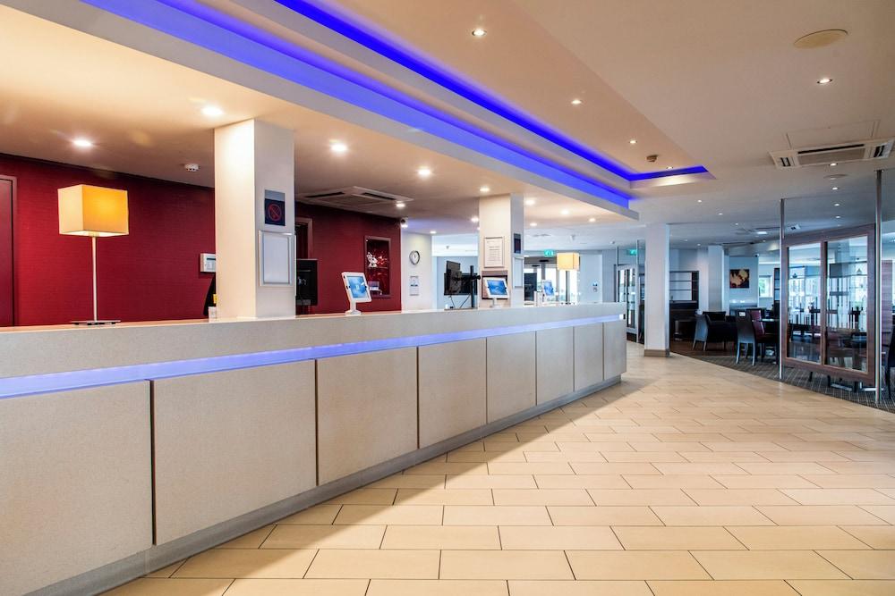 EXPRESS BY HOLIDAY INN GLASGOW AIRPORT — 8