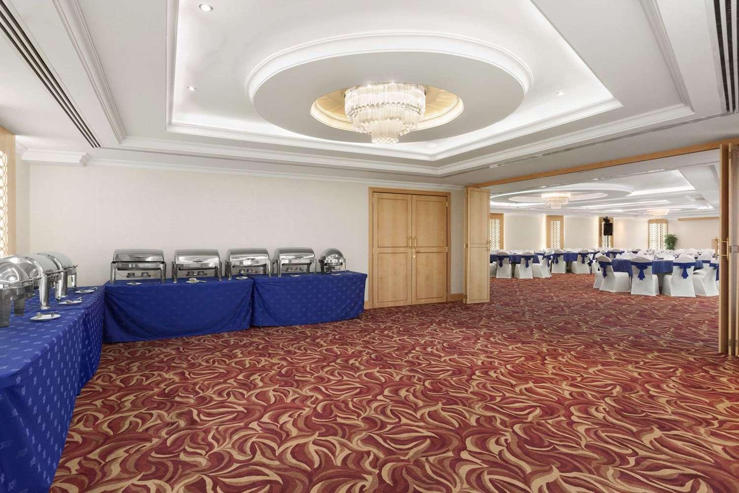 Howard Johnson by Wyndham Bur Dubai — 4