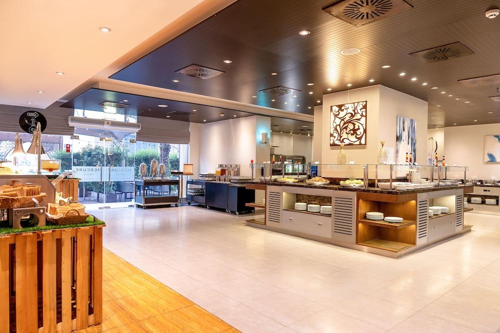 Mercure Dubai Barsha Heights Hotel Suites and Apartments — 8