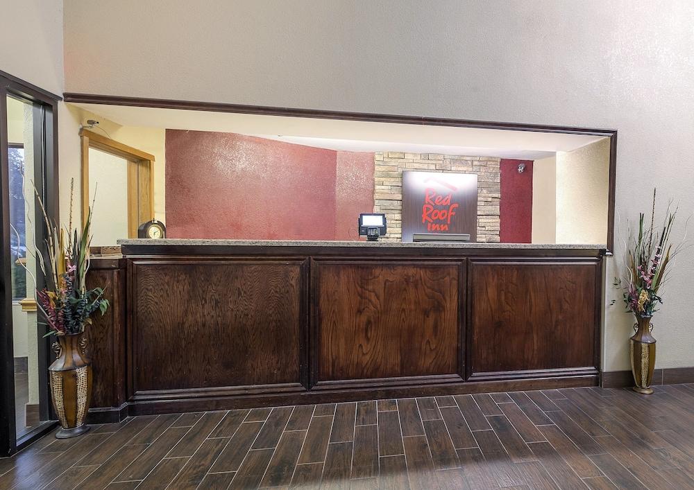 Red Roof Inn & Suites Hermitage — 7