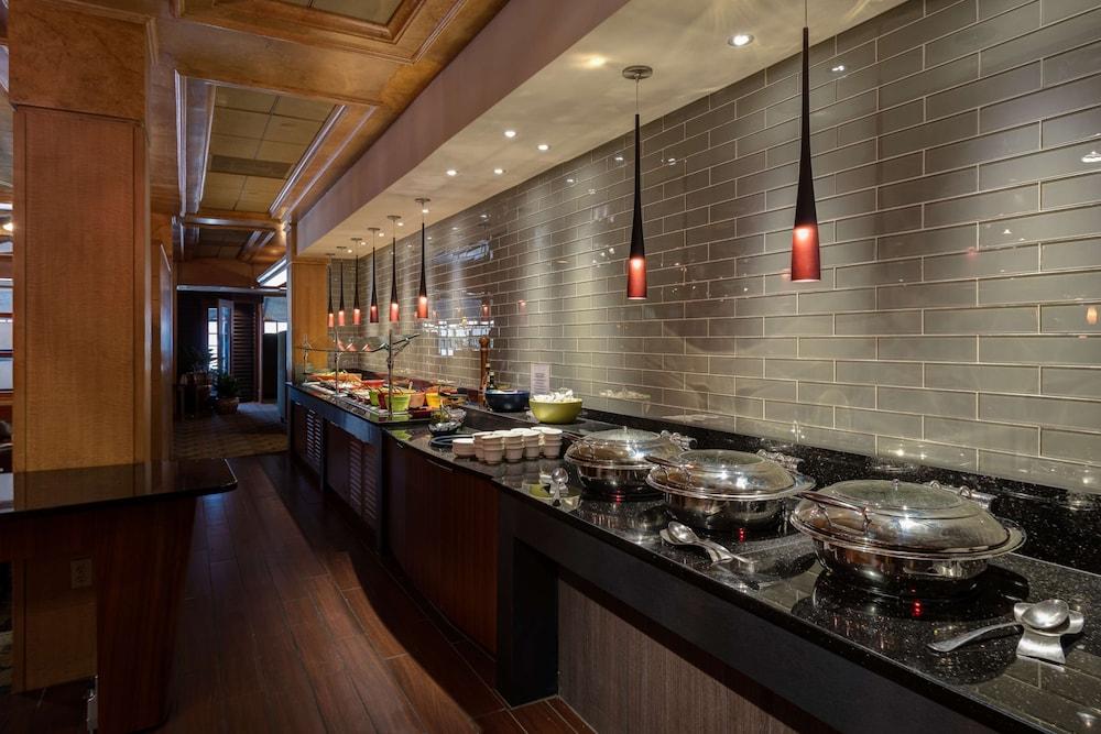 DoubleTree by Hilton Akron Fairlawn — 8