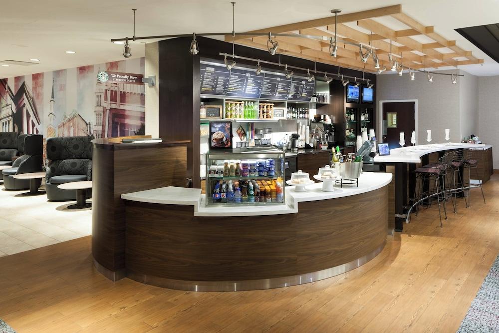 Courtyard By Marriott Alexandria Old Town/Southwest — 4