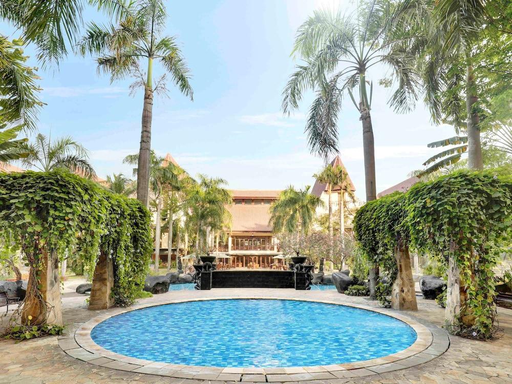 Grand Tropic Suites Hotel Surabaya 14544 — 3