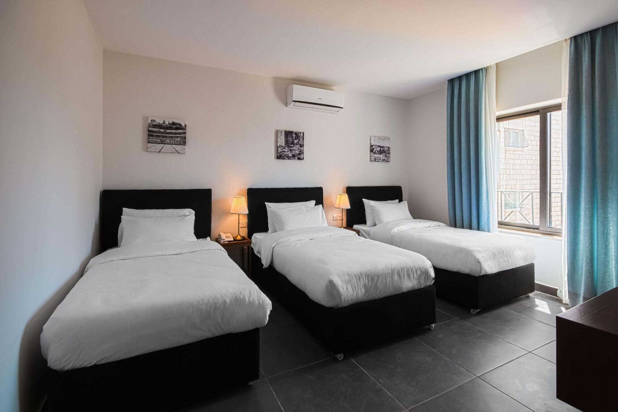 CANARY HOTEL 69454 — 6