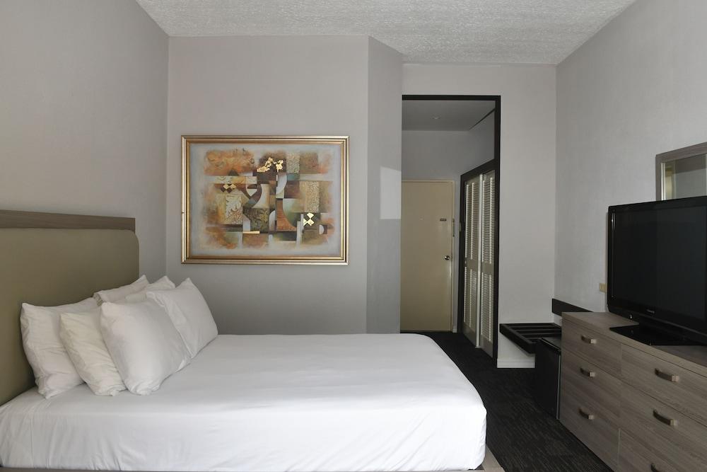Cascadia Hotel Conference Center — 8