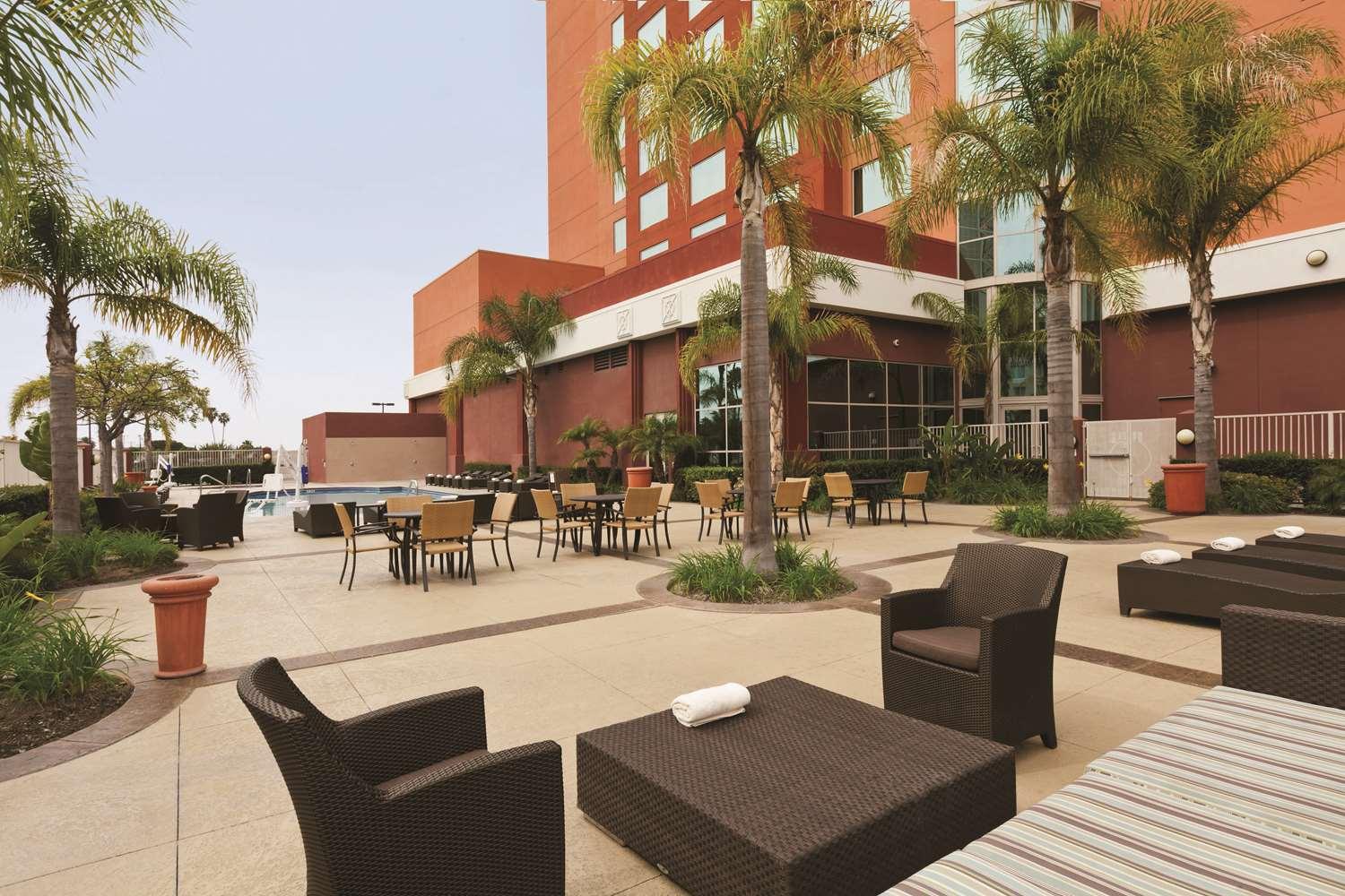Embassy Suites By Hilton Anaheim South — 7