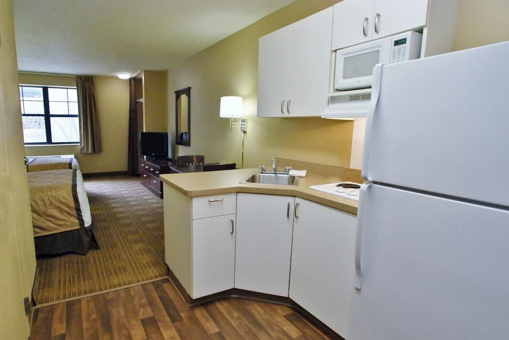 Extended Stay America Los Angeles - Burbank Airport — 7