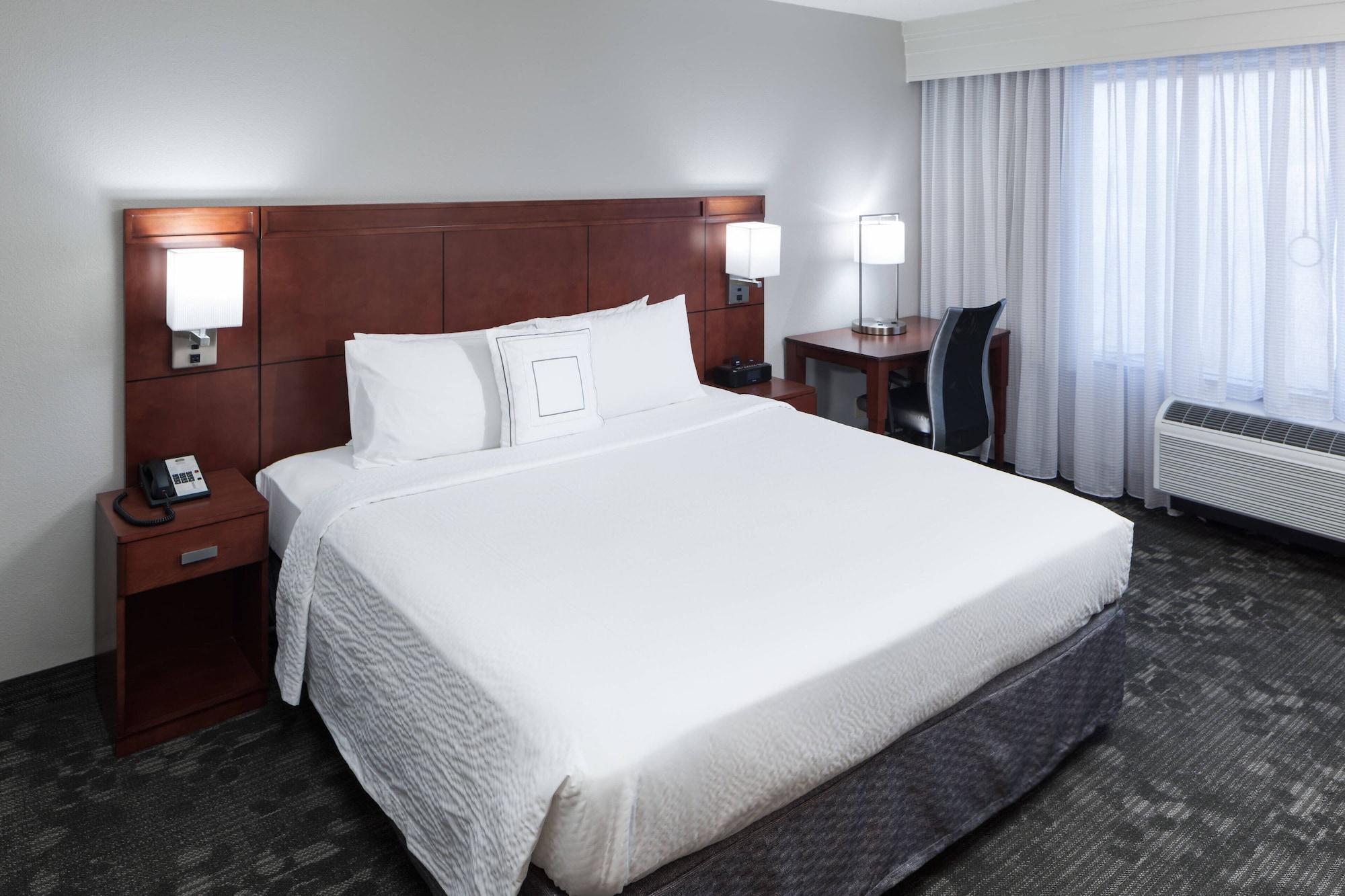 Courtyard By Marriott Alexandria Old Town/Southwest — 7
