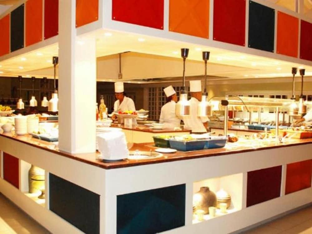 Peermont Metcourt Inn at The Grand Palm Resort — 6
