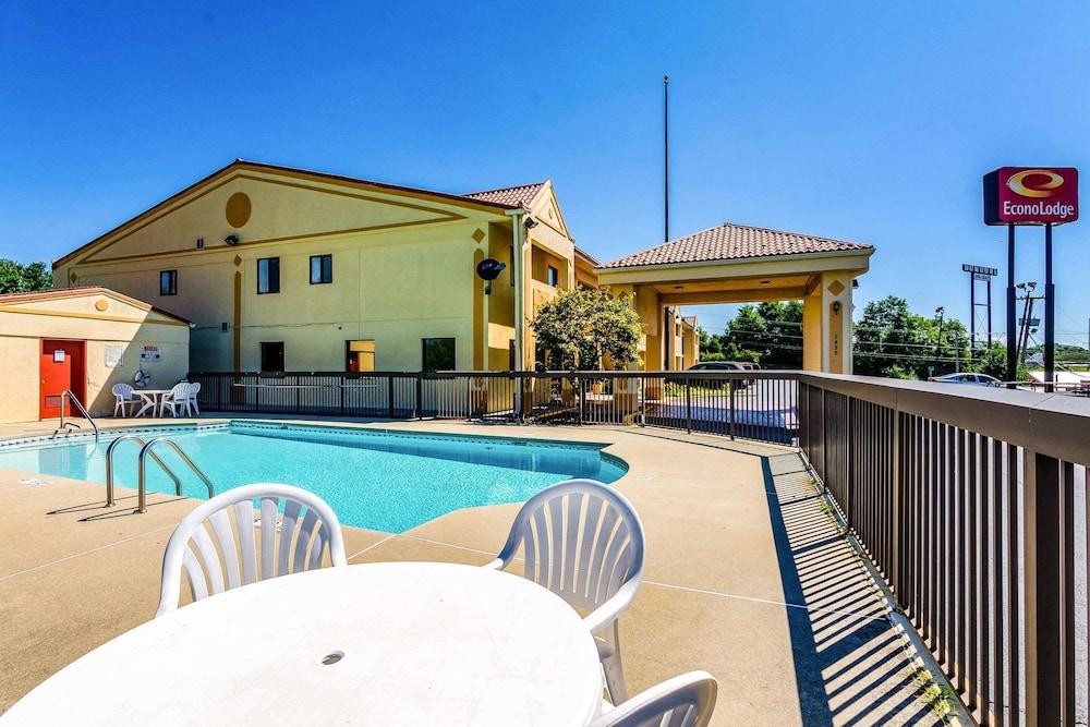 Econo Lodge Christiansburg-Blacksburg I-81 — 5