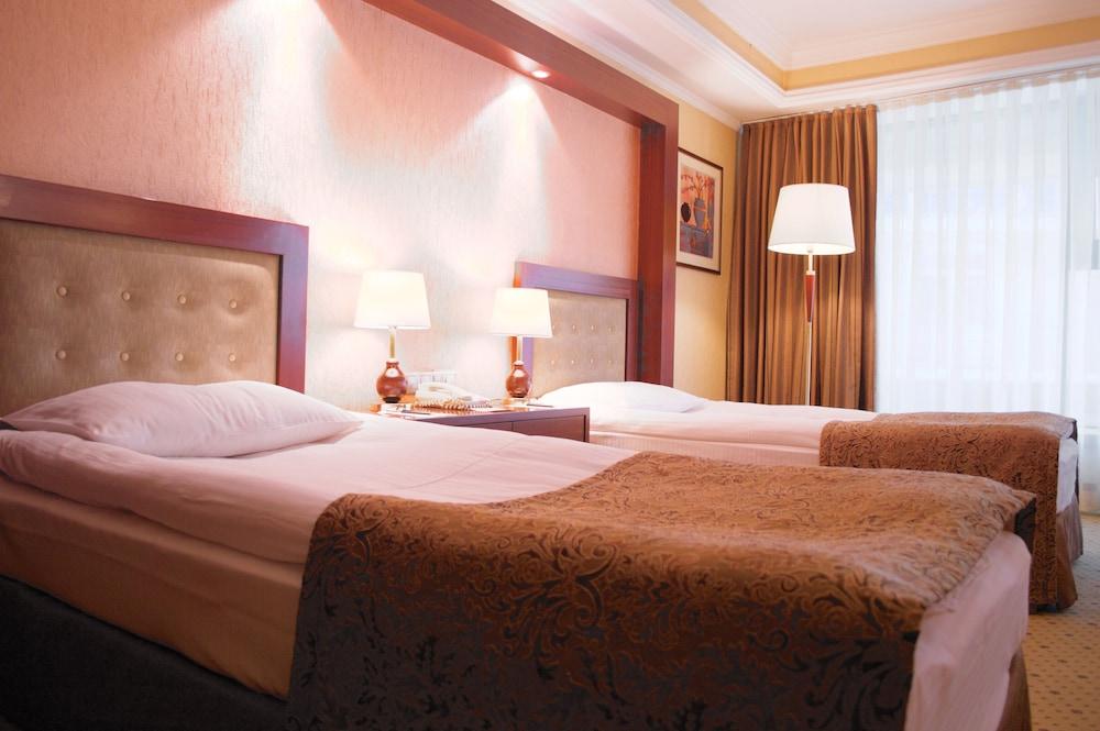 Diplomat Hotel & Business Center — 7