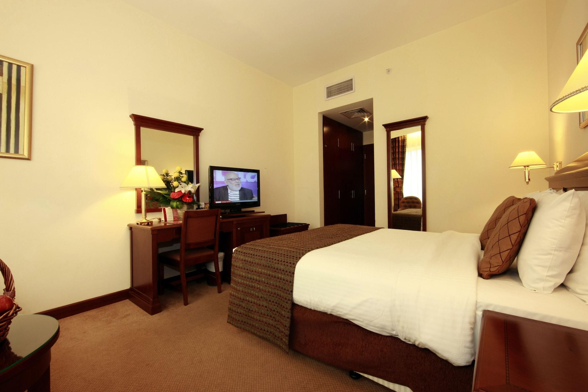 Howard Johnson by Wyndham Bur Dubai — 5