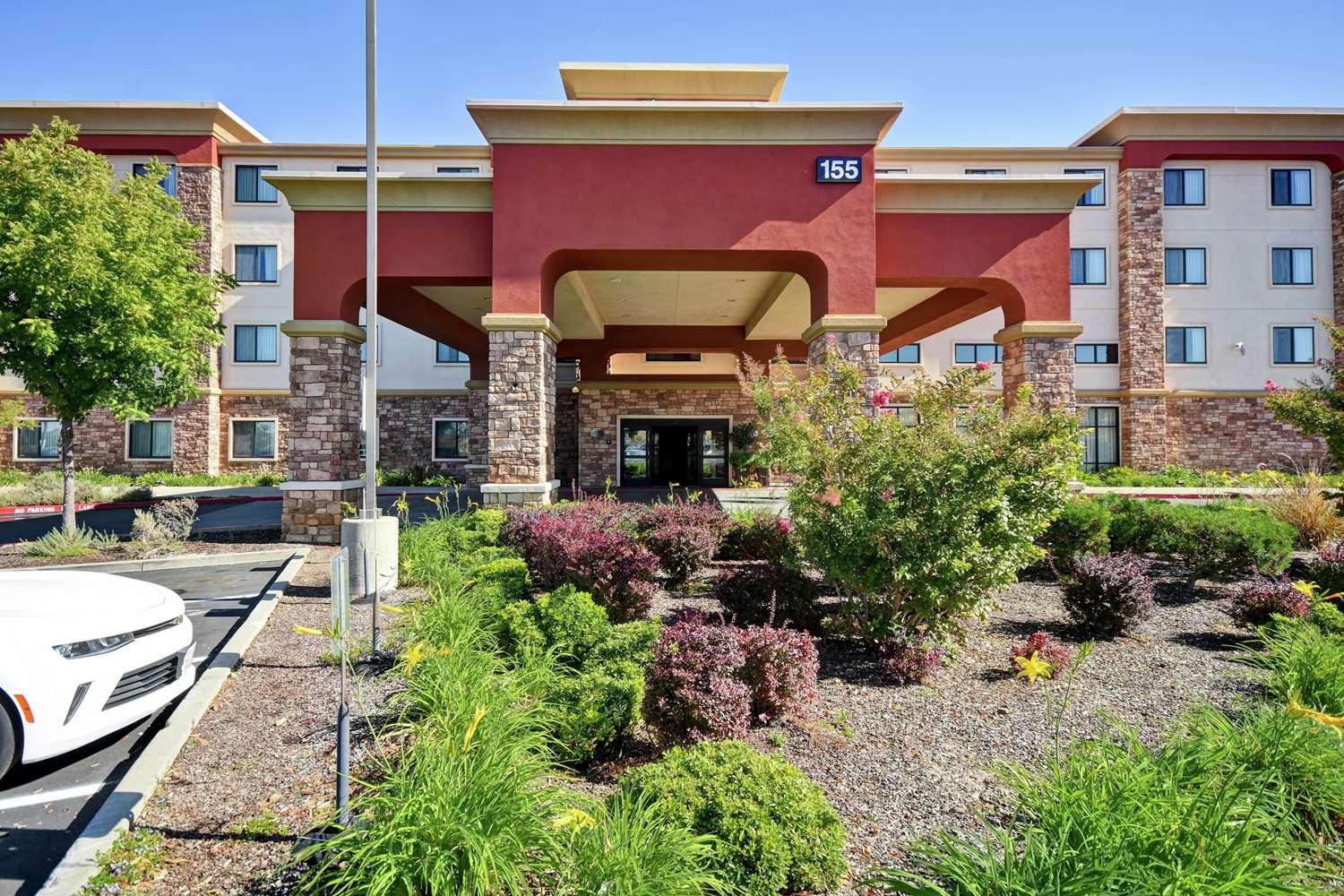 Hampton Inn and Suites Folsom — 3