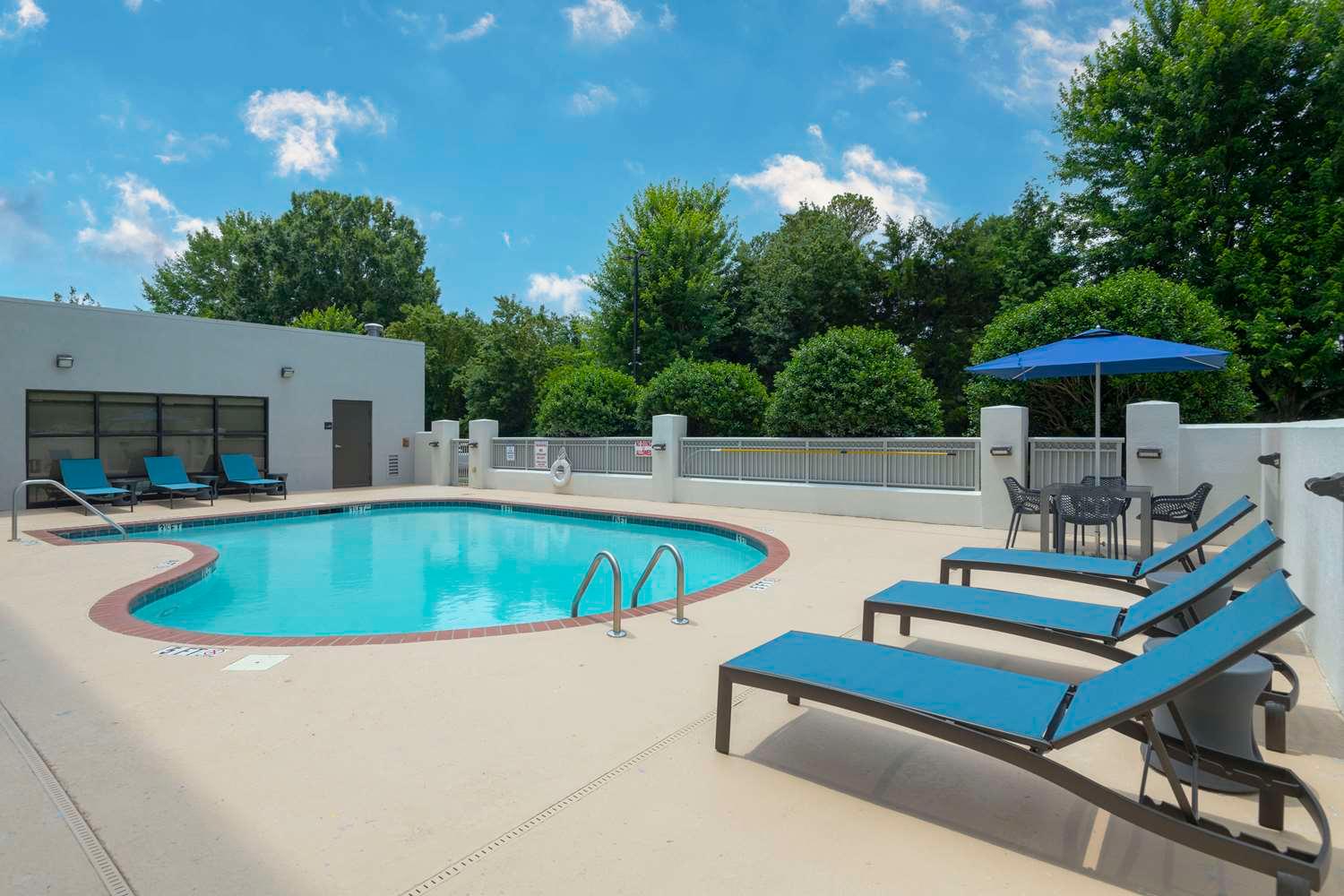 Hampton Inn & Suites Burlington NC — 4