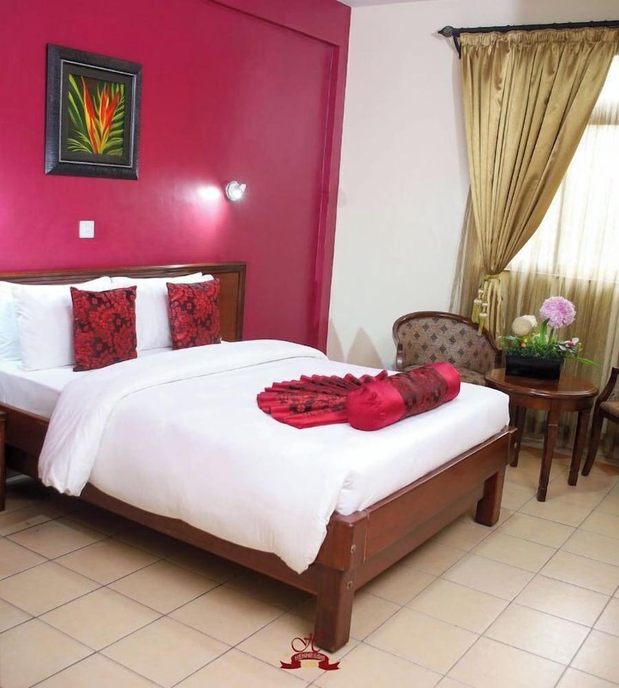 THE HENNESSIS HOTEL 1057788 — 8