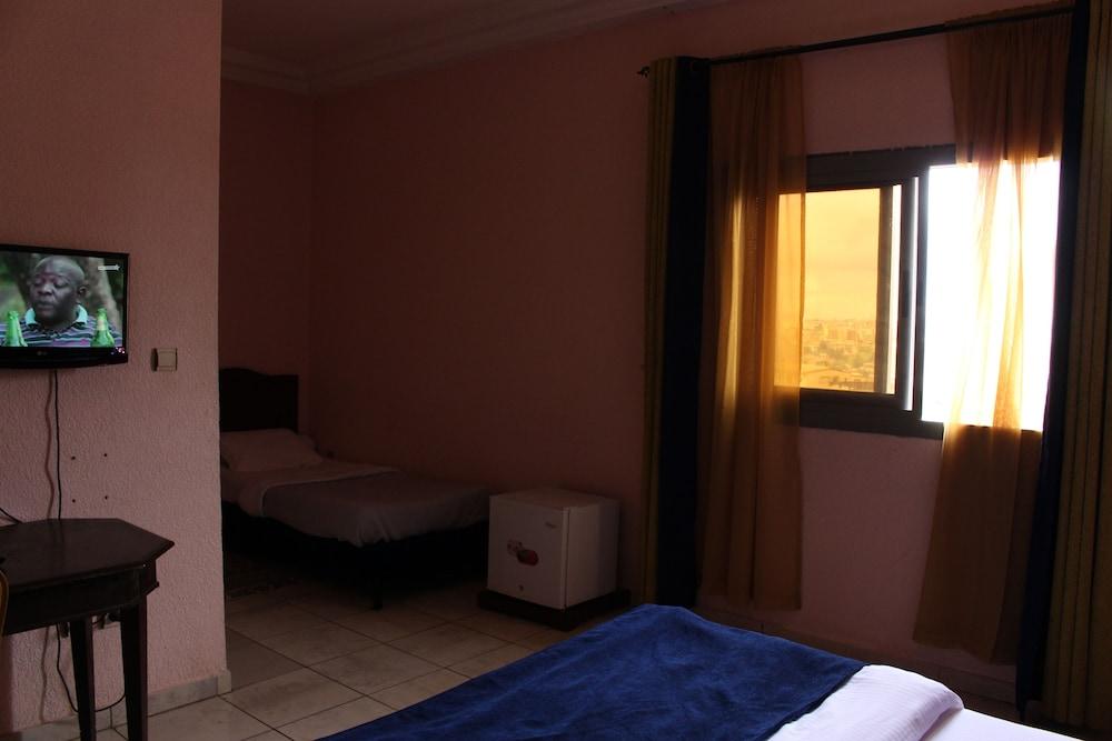 Prestige Hotel — 4