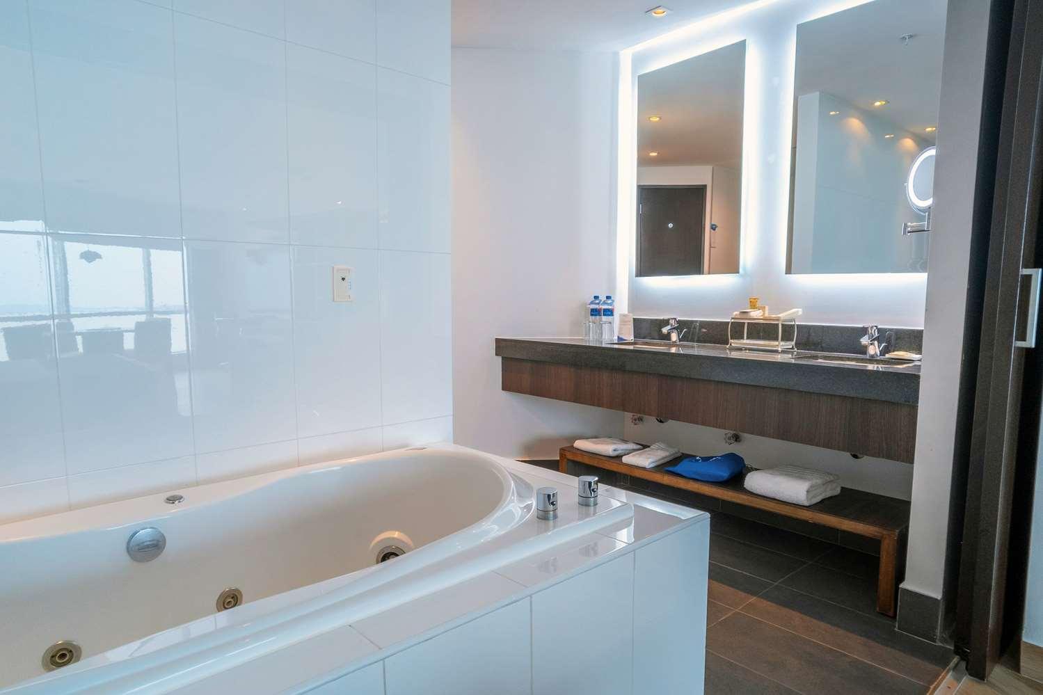 Wyndham Guayaquil Puerto Santa Ana 957365 — 8