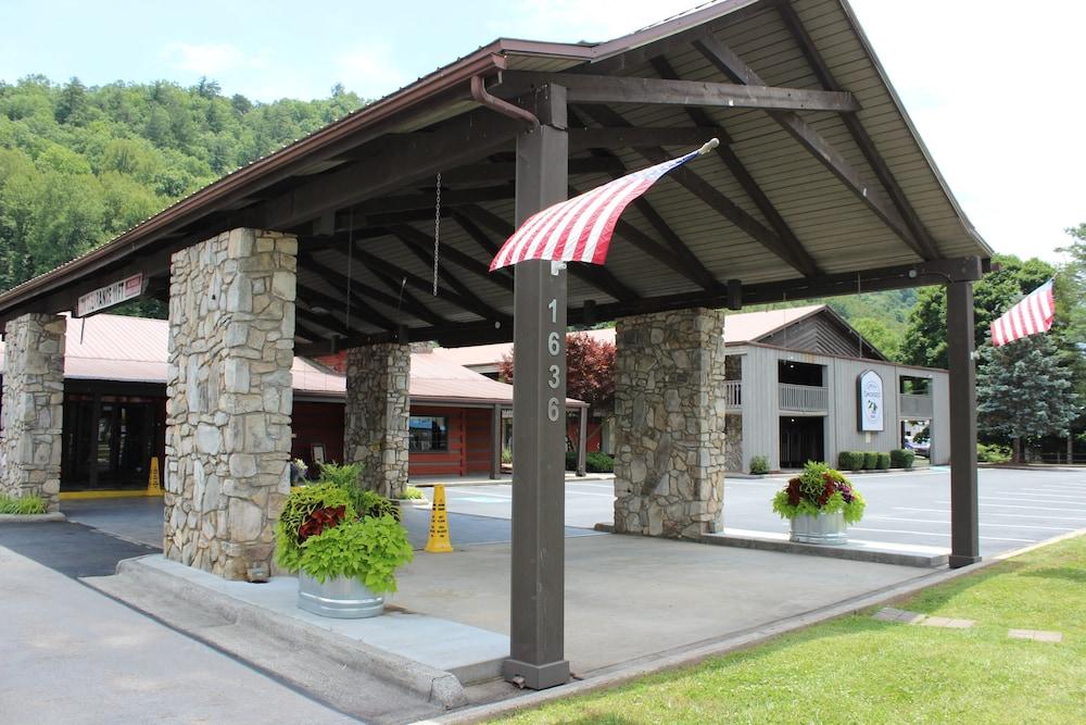 GREAT SMOKIES INN CHEROKEE — 3