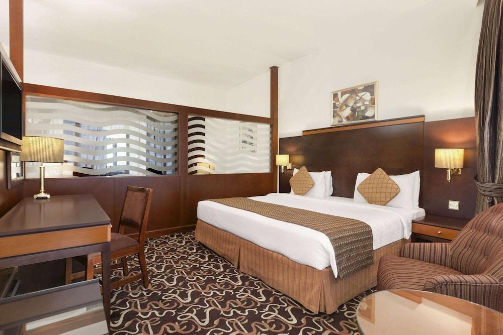 Howard Johnson by Wyndham Bur Dubai — 6