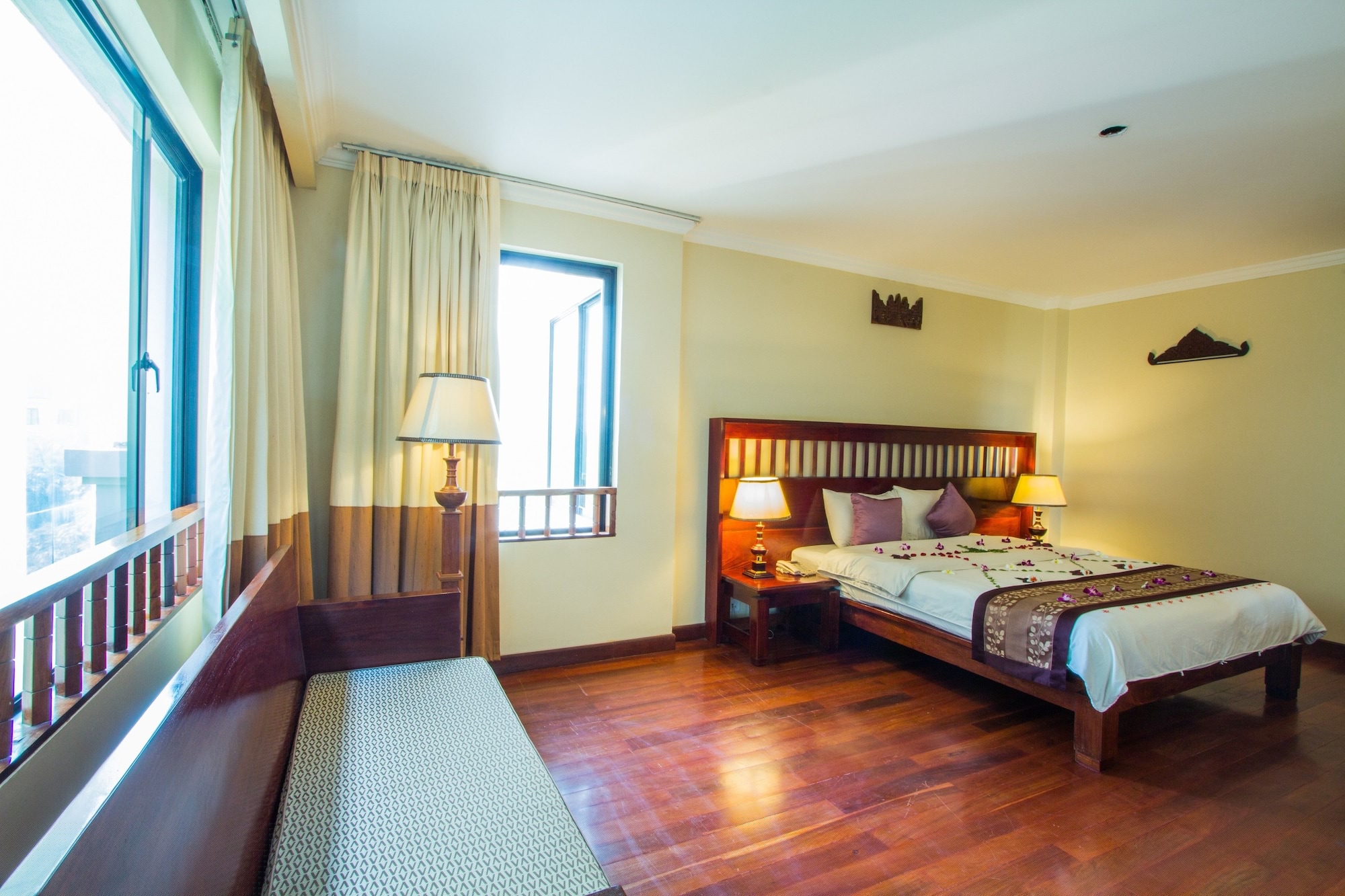 ROYAL EMPIRE HOTEL 137804 — 7