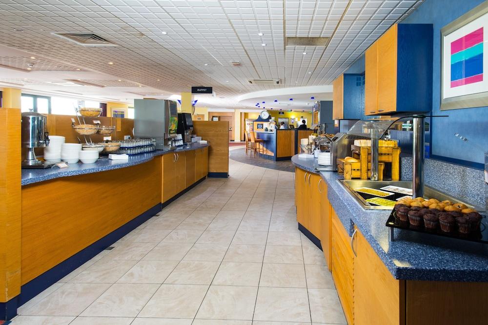HOLIDAY INN EXPRESS BRADFORD CITY CENTRE — 7