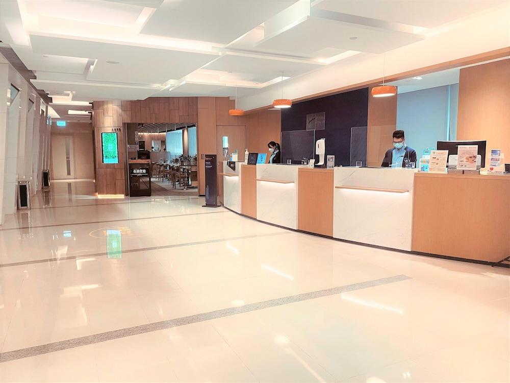HOLIDAY INN EXPRESS CAUSEWAY BAY 140794 — 5