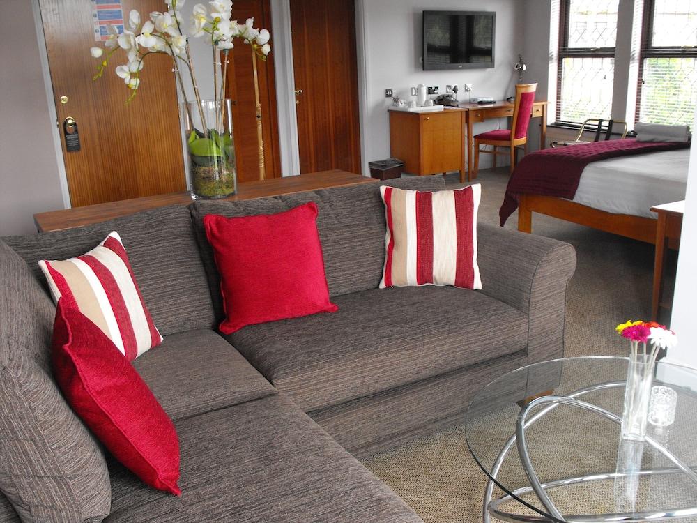 Gomersal Park Hotel — 8