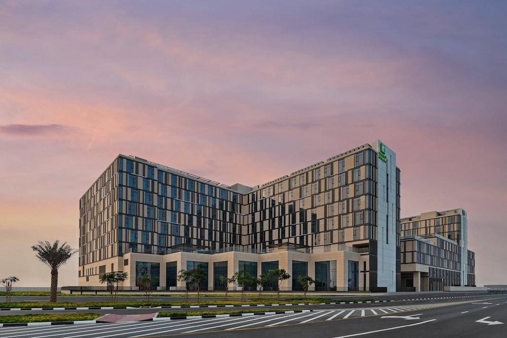 Holiday Inn Dubai Al Maktoum Airport — 2