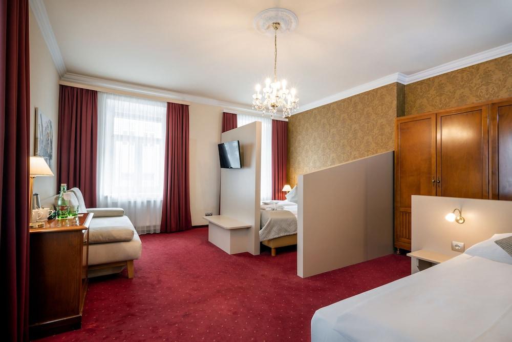 Am Mirabellplatz Hotel — 8