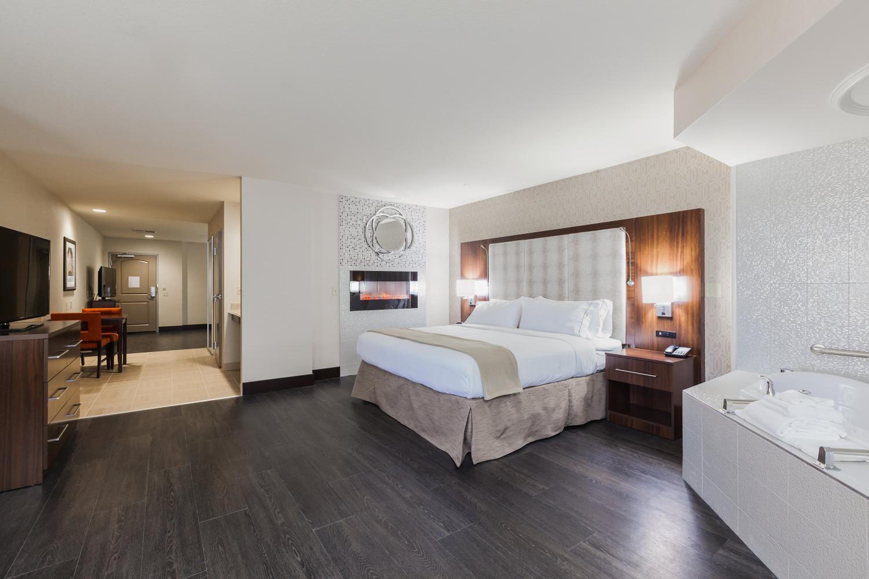 HOLIDAY INN EXPRESS AND SUITES EUREKA — 10