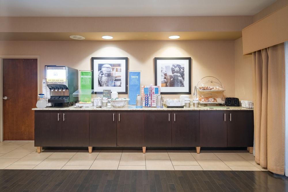 Hampton Inn Corydon — 10