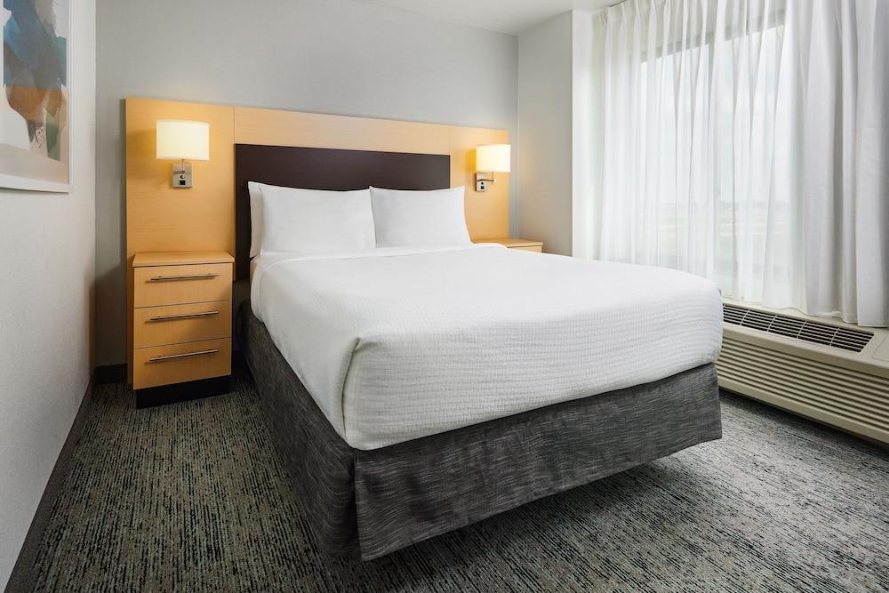 TownePlace Suites Garden City — 8