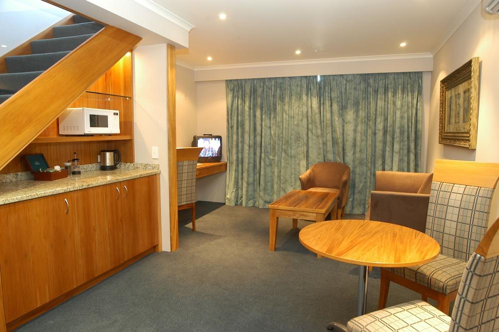 Plymouth International 90769 — 7